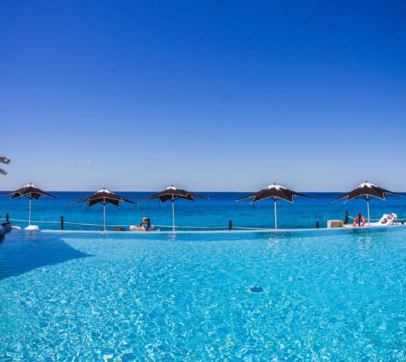 Infinity-edge pool Coral Princess Hotel & Dive Resort Hotel Cozumel